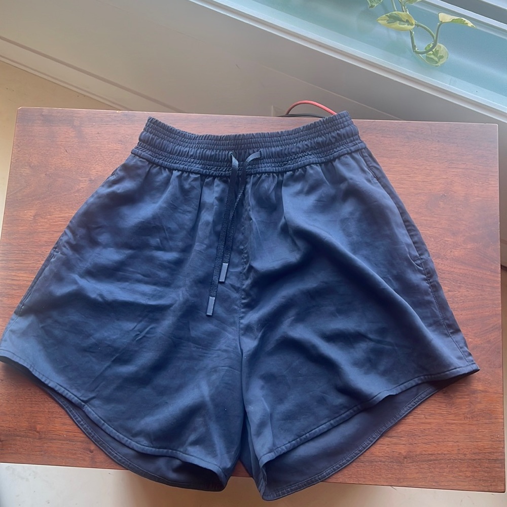 Lululemon navy shorts size 4